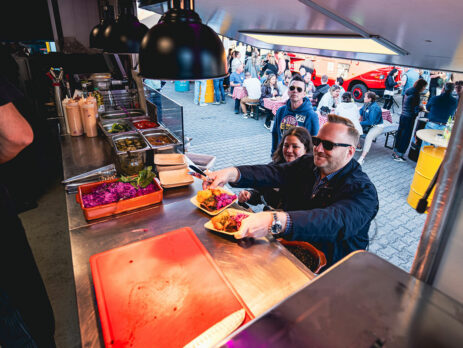 Acheter des food trucks pour offrir des expériences street food, le cas Freshfood
