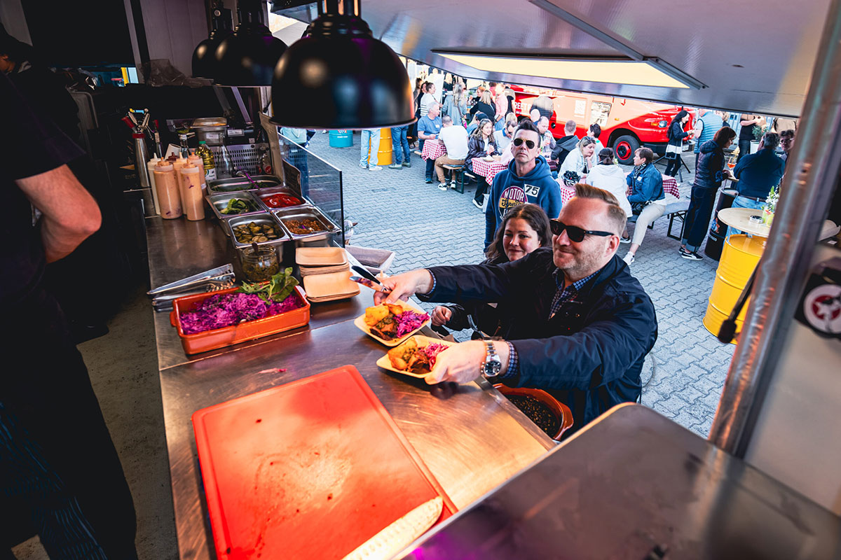 Acheter des food trucks pour offrir des expériences street food, le cas Freshfood