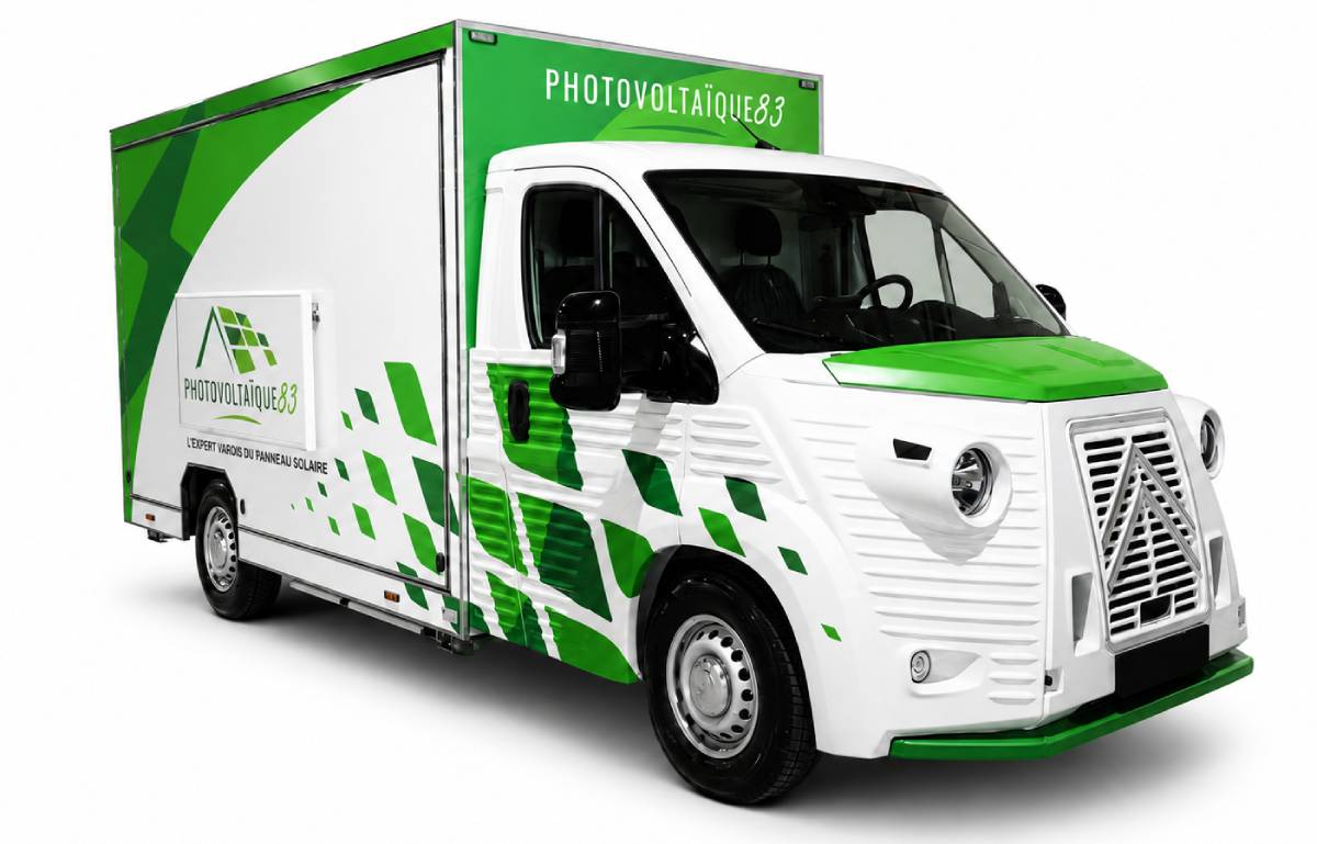 camion showroom mobile photovoltaique83 pour tournée promotionnelle