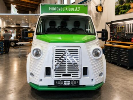 aménagement du camion showroom photovoltaique83